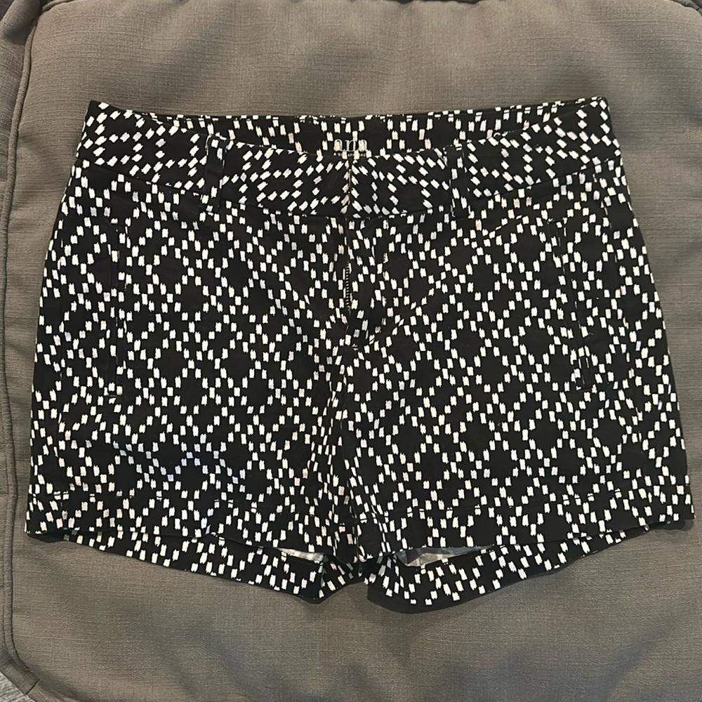 Boutique style black-and-white twill shorts, size 2